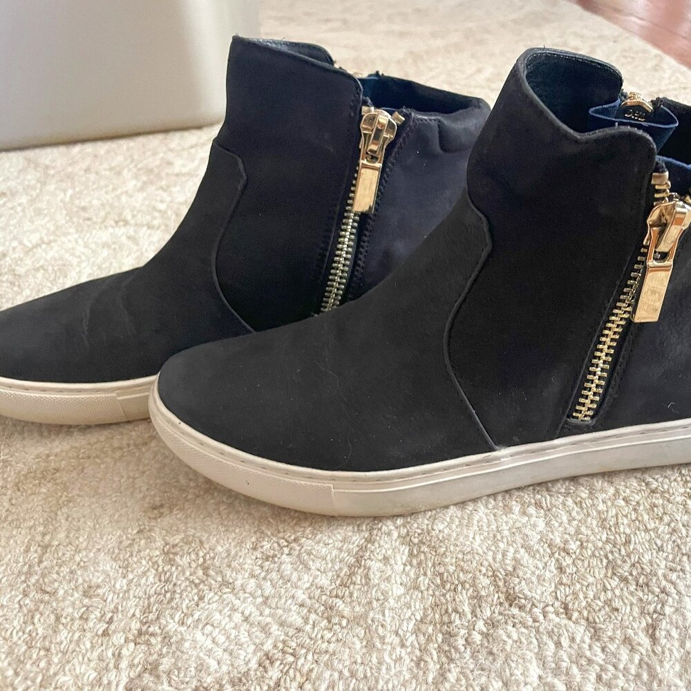 Kenneth Cole Kiera Black Suede Women Zipped Ankle Bootie SZ 9M - good condition